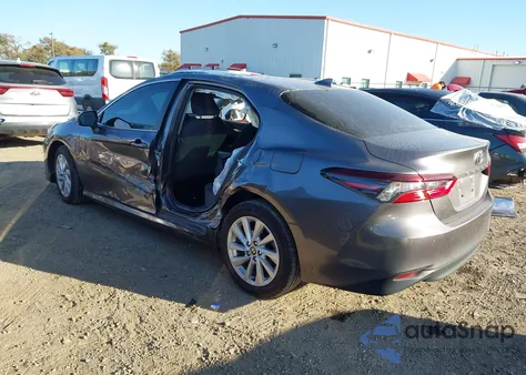 2024 Toyota Camry Le z USA, uszkodzony, nr VIN 4T1C11AKXRU195395